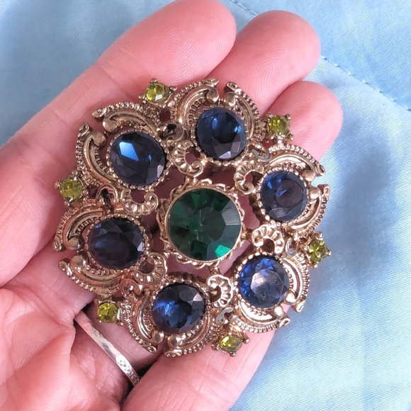 Squire Jewel brooch - Picture 1 of 7